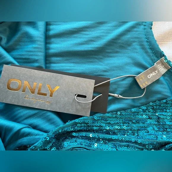 Only medium - Picture 2 of 4